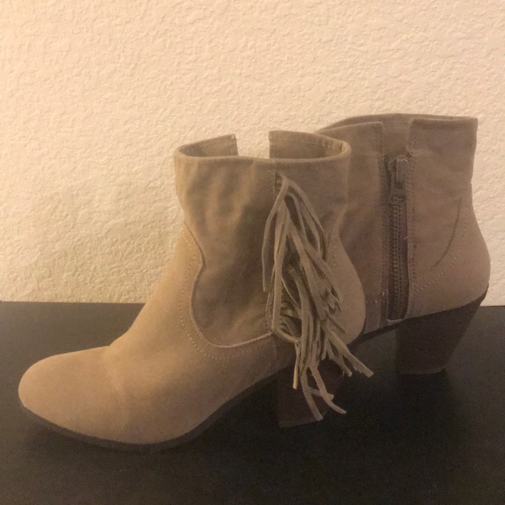 Boots - Picture 3 of 3